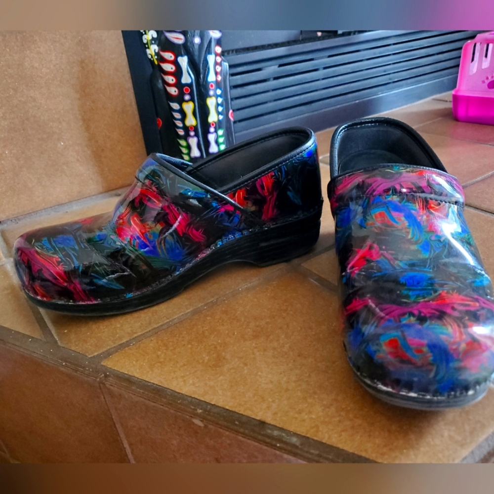 Dansko size 8 nursing clogs